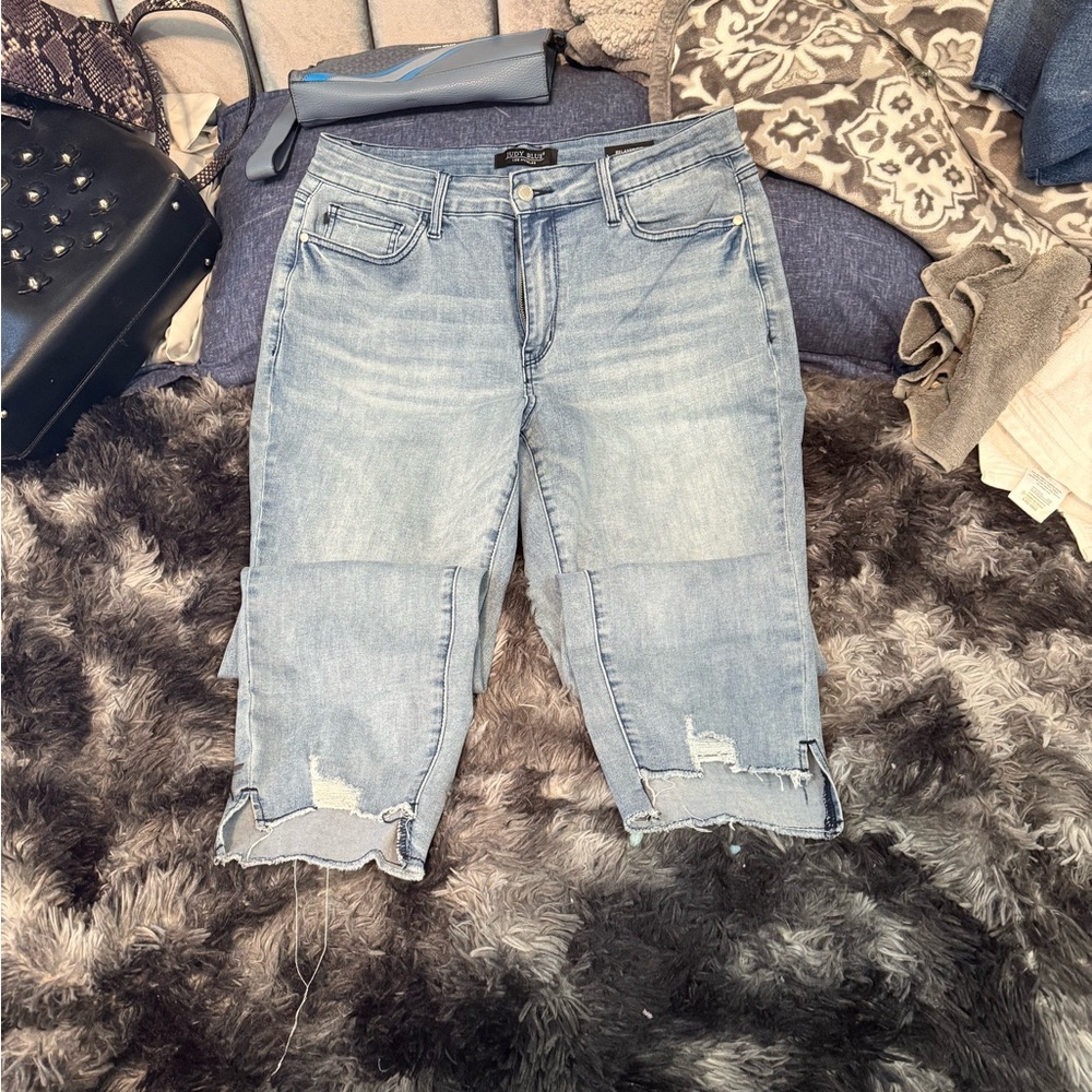 Judy Blue Light Wash Cropped Jeans